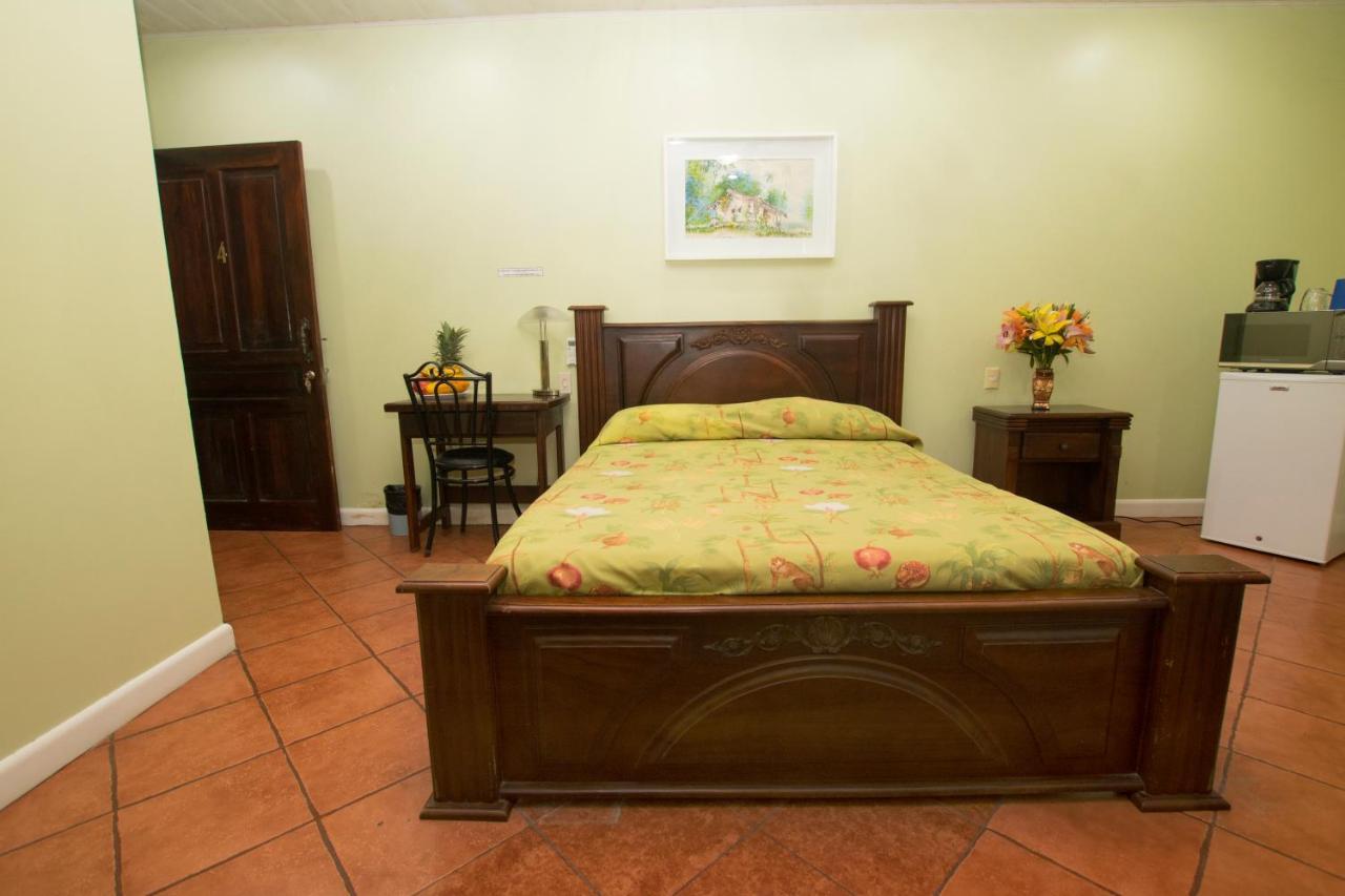 Oceanfront Hotel Verde Mar Direct Access To The Beach Manuel Antonio Esterno foto
