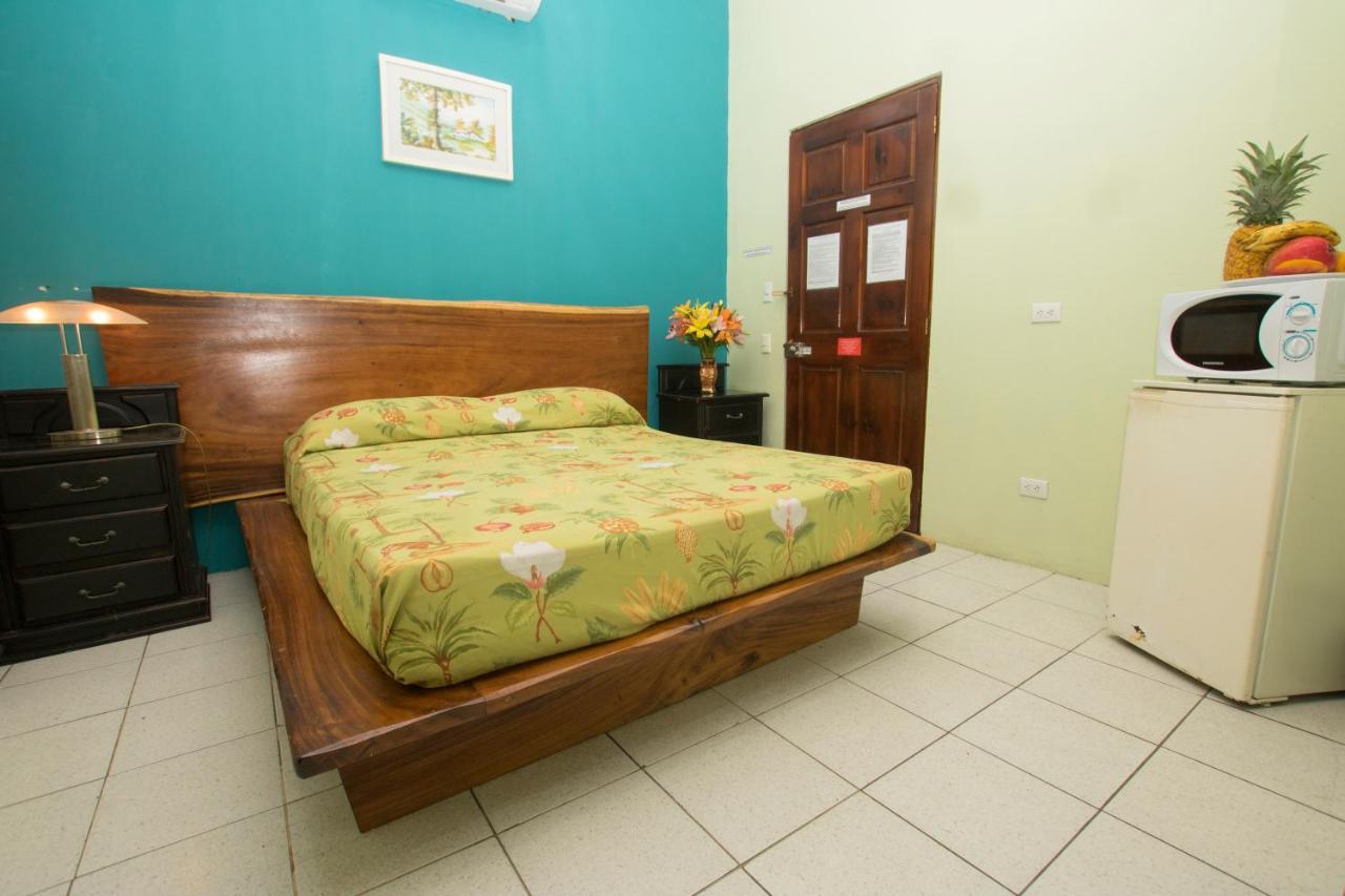 Oceanfront Hotel Verde Mar Direct Access To The Beach Manuel Antonio Esterno foto