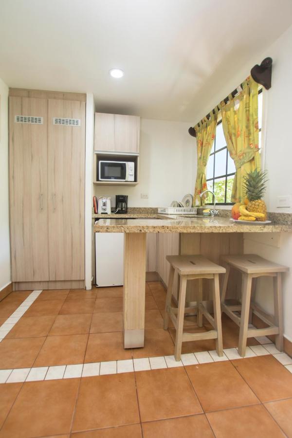 Oceanfront Hotel Verde Mar Direct Access To The Beach Manuel Antonio Esterno foto