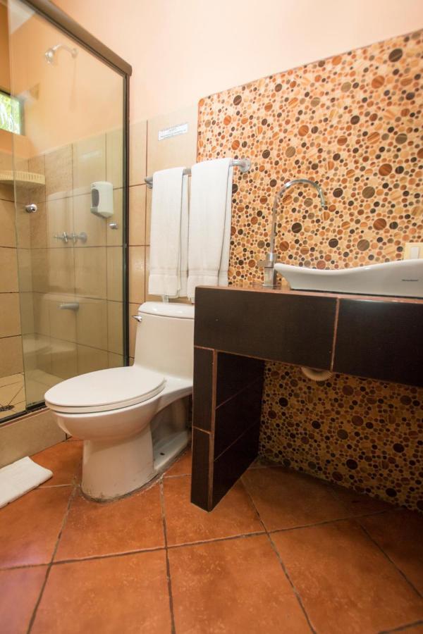 Oceanfront Hotel Verde Mar Direct Access To The Beach Manuel Antonio Esterno foto