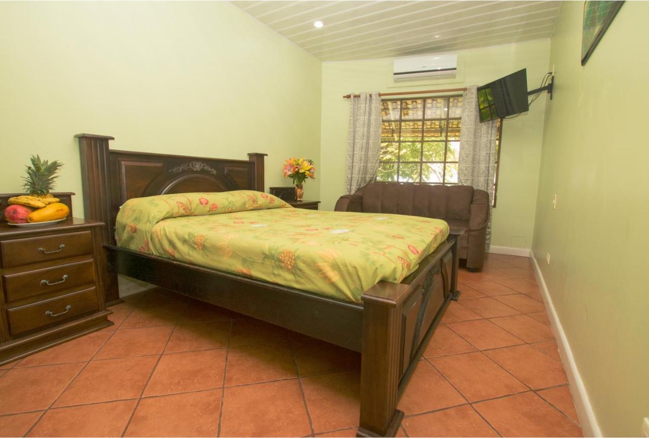 Oceanfront Hotel Verde Mar Direct Access To The Beach Manuel Antonio Esterno foto