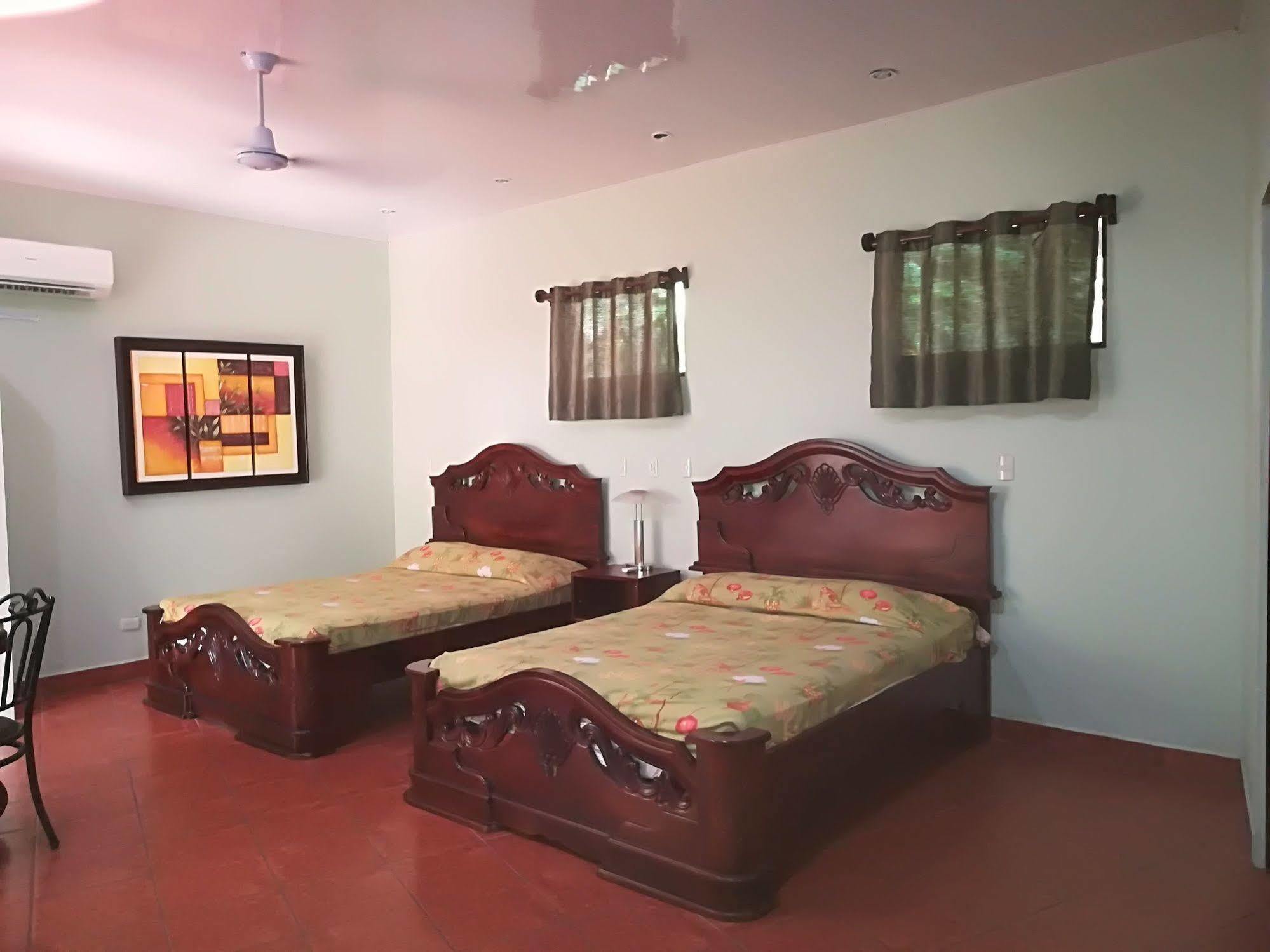 Oceanfront Hotel Verde Mar Direct Access To The Beach Manuel Antonio Esterno foto